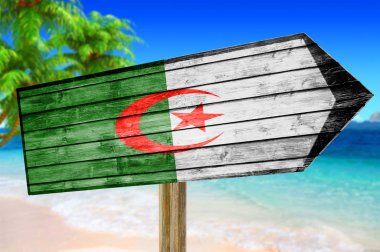 Cezayir bayrağı ahşap plaj arka plan üzerinde oturum