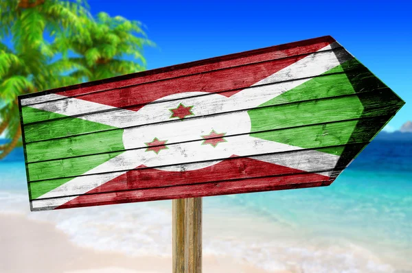 Burundi Drapeau panneau en bois sur fond de plage — Photo
