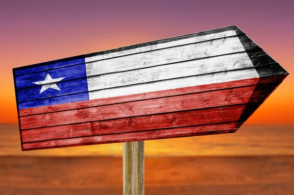 Chile Bandeira de madeira no fundo da praia — Fotografia de Stock