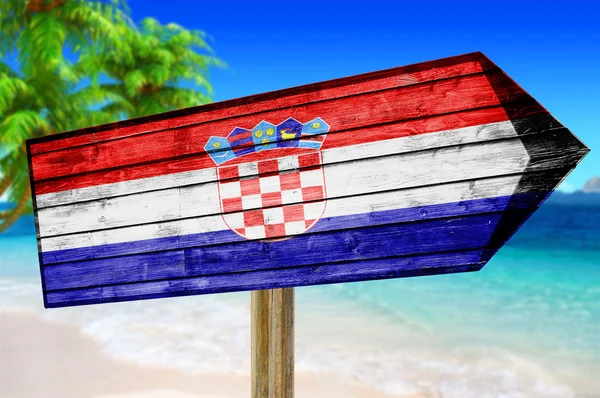 Kroatië vlag houten aanmelden beach achtergrond — Stockfoto