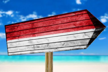 Endonezya bayrağı ahşap plaj arka plan üzerinde oturum