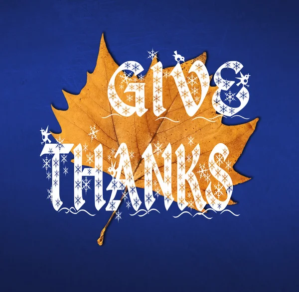 Word Give Thanks scritto su foglia marrone — Foto Stock