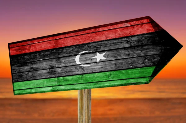 Libya bayrağı ahşap plaj arka plan üzerinde oturum