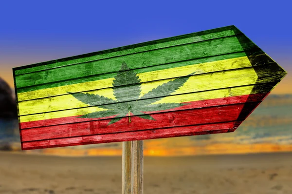 Rasta Flag With Marijuana Leaf wooden sign on beach background — Stock Photo, Image