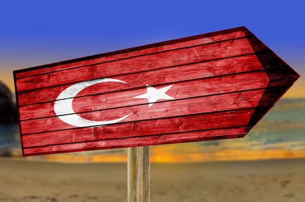 Turquie Drapeau panneau en bois sur fond de plage — Photo
