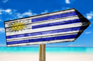 Uruguay bayrağı ahşap plaj arka plan üzerinde oturum