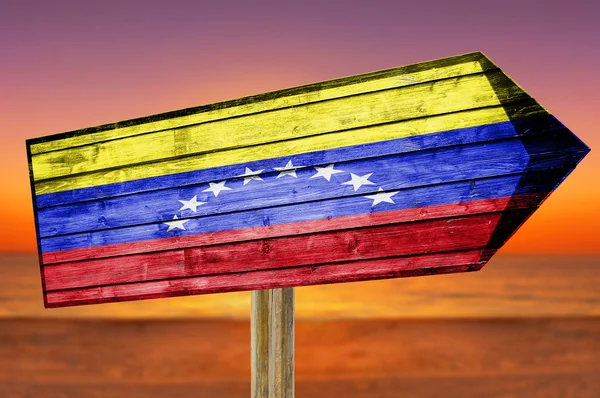 Venezuela Flag wooden sign on beach background — Stock Photo, Image