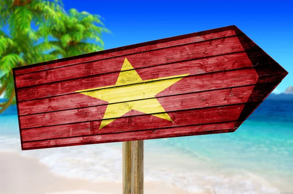 Vietnam bayrağı ahşap plaj arka plan üzerinde oturum