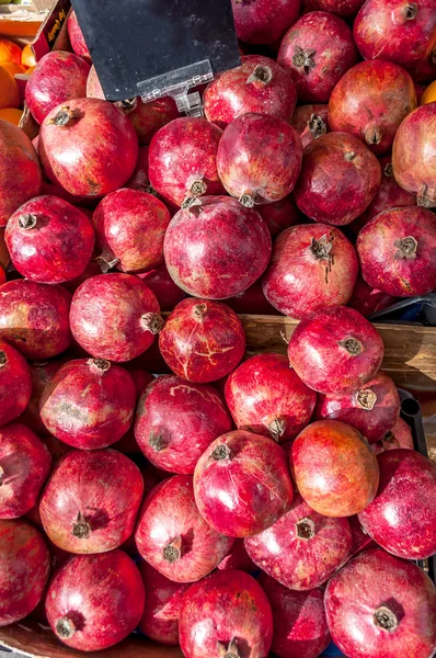 Pomegranates at the Market — Stock Photo, Image