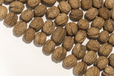 Ceviz yakın beyaz masa arka plan kullanımda