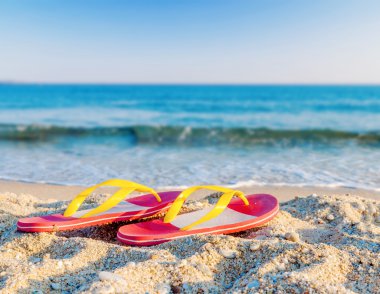 bir kum okyanus plaj floplar flip