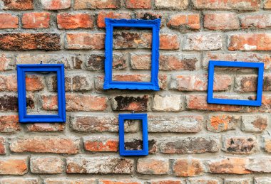 Rustik tuğla duvar eski fotoğraf çerçevesi