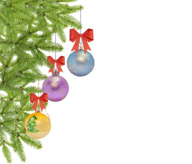 Beyaz arka plan üzerinde yay ve çam ağacı ile birkaç Noel dekoratif topu