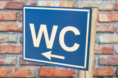 Tuvalet Wc tuğla arka iz