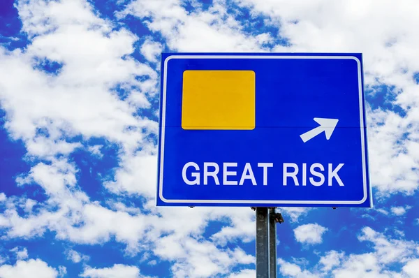 Gran riesgo, Blue Road Sign Over Dramatic Cloudy Sky — Foto de Stock