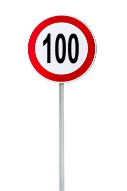 Yuvarlak hız sınırı 100 yol işareti üzerinde beyaz izole