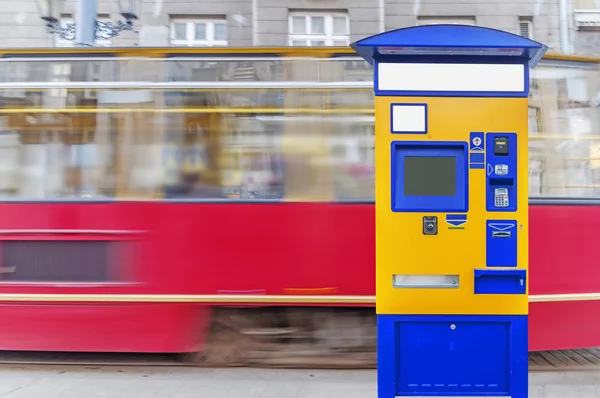 버스, 트램, 기차 고립 된 티켓의 구매에 대 한 터미널 — 스톡 사진