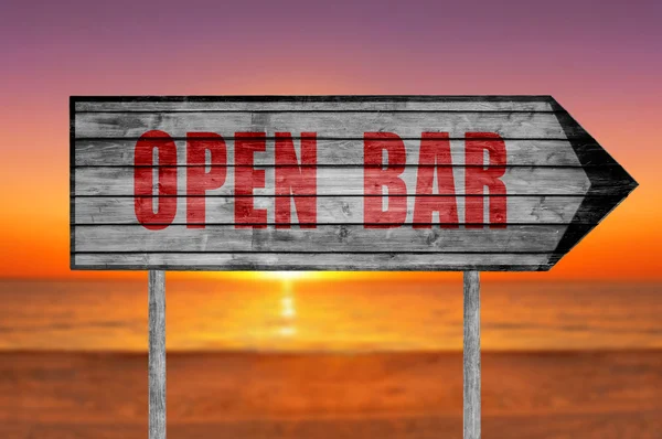 Red Bar otevřený vývěsní štít s na pláži pozadí — Stock fotografie