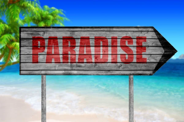 Piros paradicsom fa jel-val-a strand háttér — Stock Fotó