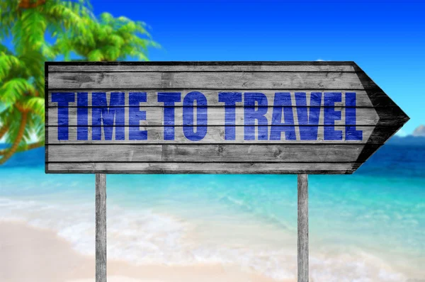Time to Travel wooden sign with beach background — Stock Photo, Image
