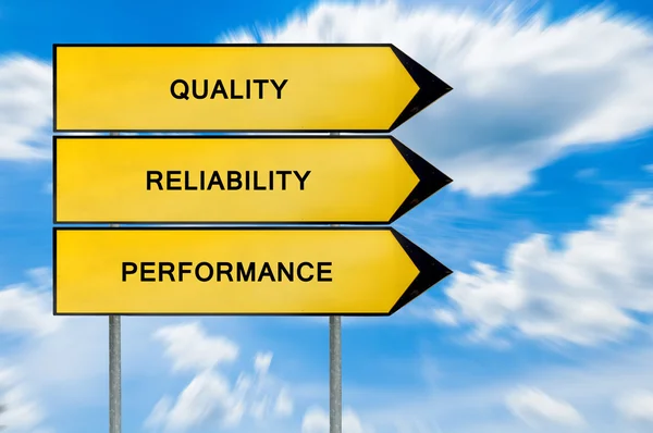 Giallo strada concetto di qualità, affidabilità, segnale di prestazioni — Foto Stock