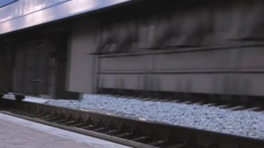 Tren platformu kalkar