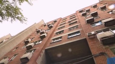 Çok katlı bina, alt görünüm