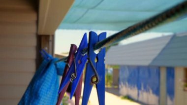 Üç clothespins
