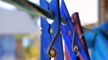 Üç clothespins