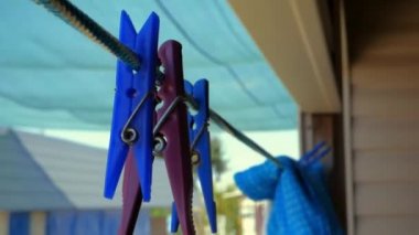 Üç clothespins
