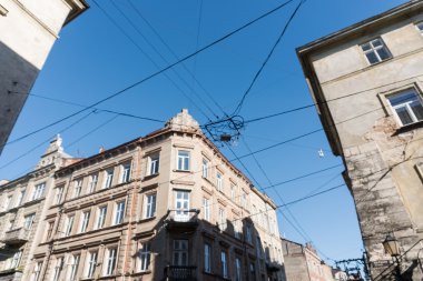 Sokaklarında eski şehri Lviv, Lviv vintage taş sokaklarında yürüyüş