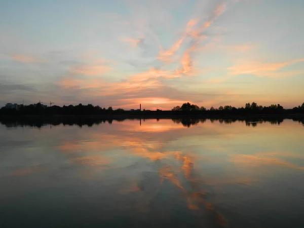 Puesta Sol Naranja Junto Río — Foto de Stock