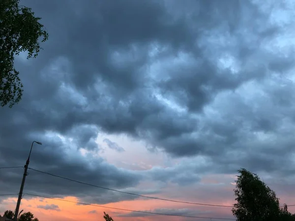 Vurige Zonsondergang Mooie Magische Wolken — Stockfoto