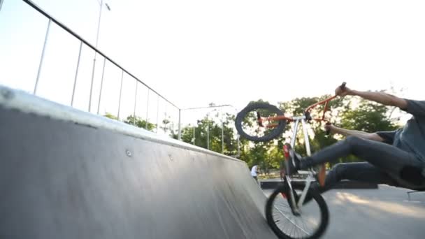 BMX rider does various tricks while riding in skatepark — Stock Video