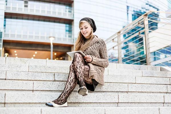 Woman using a digital tablet — Stock Photo, Image