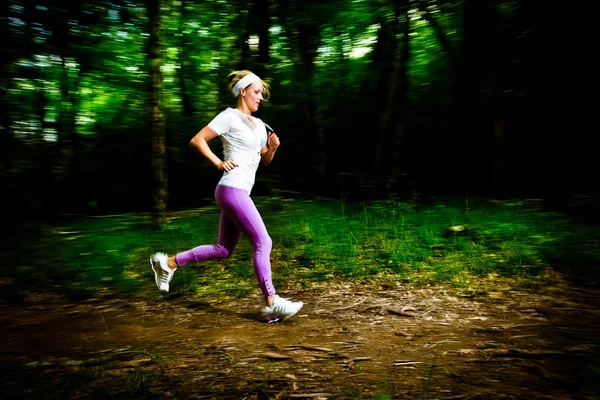 Woman running in a park — Stock Photo, Image