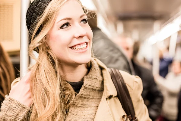 Женщина в метро — стоковое фото