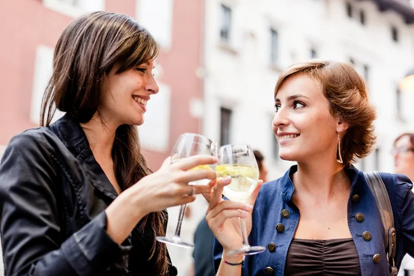 Women drinking an aperitif — Stock Photo, Image