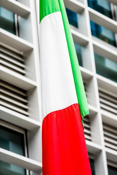 Italiensk flagg på nära håll — Stockfoto