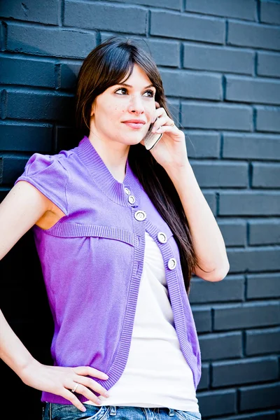 Woman using a mobile phone. — Stock Photo, Image