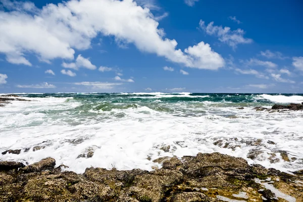 Océano y rocas en la playa —  Fotos de Stock