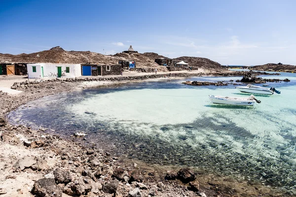 Небольшая деревня на острове Лос-Лобос — стоковое фото