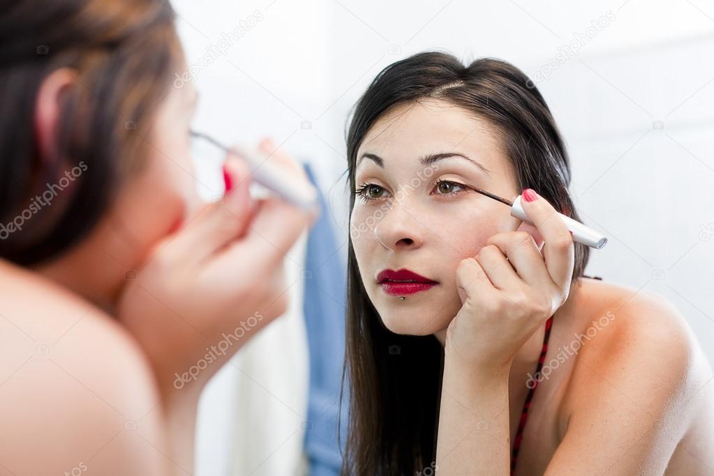 girl is renewing her make up