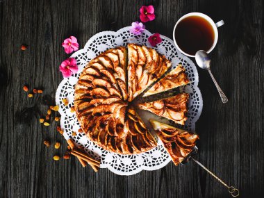 elmalı turta ile çay