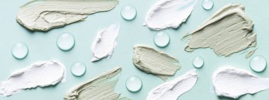 Yeşil ve beyaz kil lekeleri ve hyaluronik asit serumu damlaları.