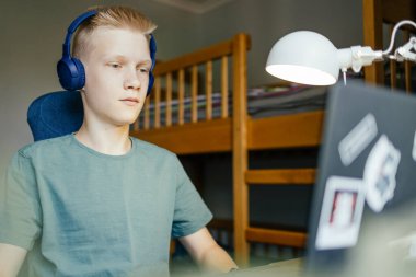 Öğrenci çevrimiçi izleme dersi