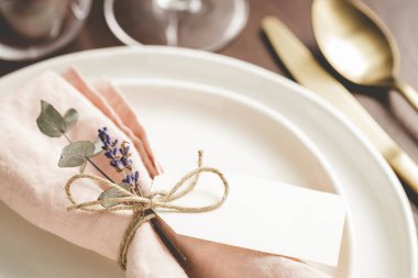 Lavanta ile tablo ayarlama ayrıntıları.