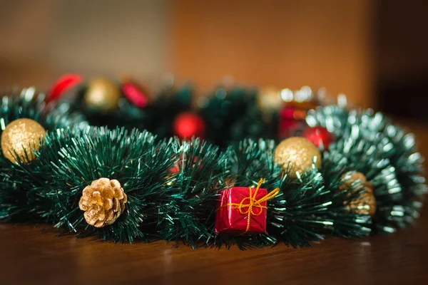 クリスマスのおもちゃと花輪 — ストック写真