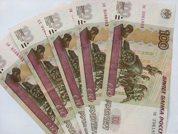 Ventilador de notas de cem rublos, dinheiro russo, modo macro — Fotografia de Stock