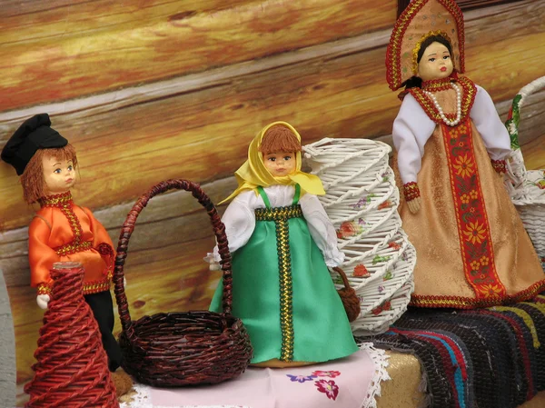 Muñecas en trajes nacionales rusos — Foto de Stock